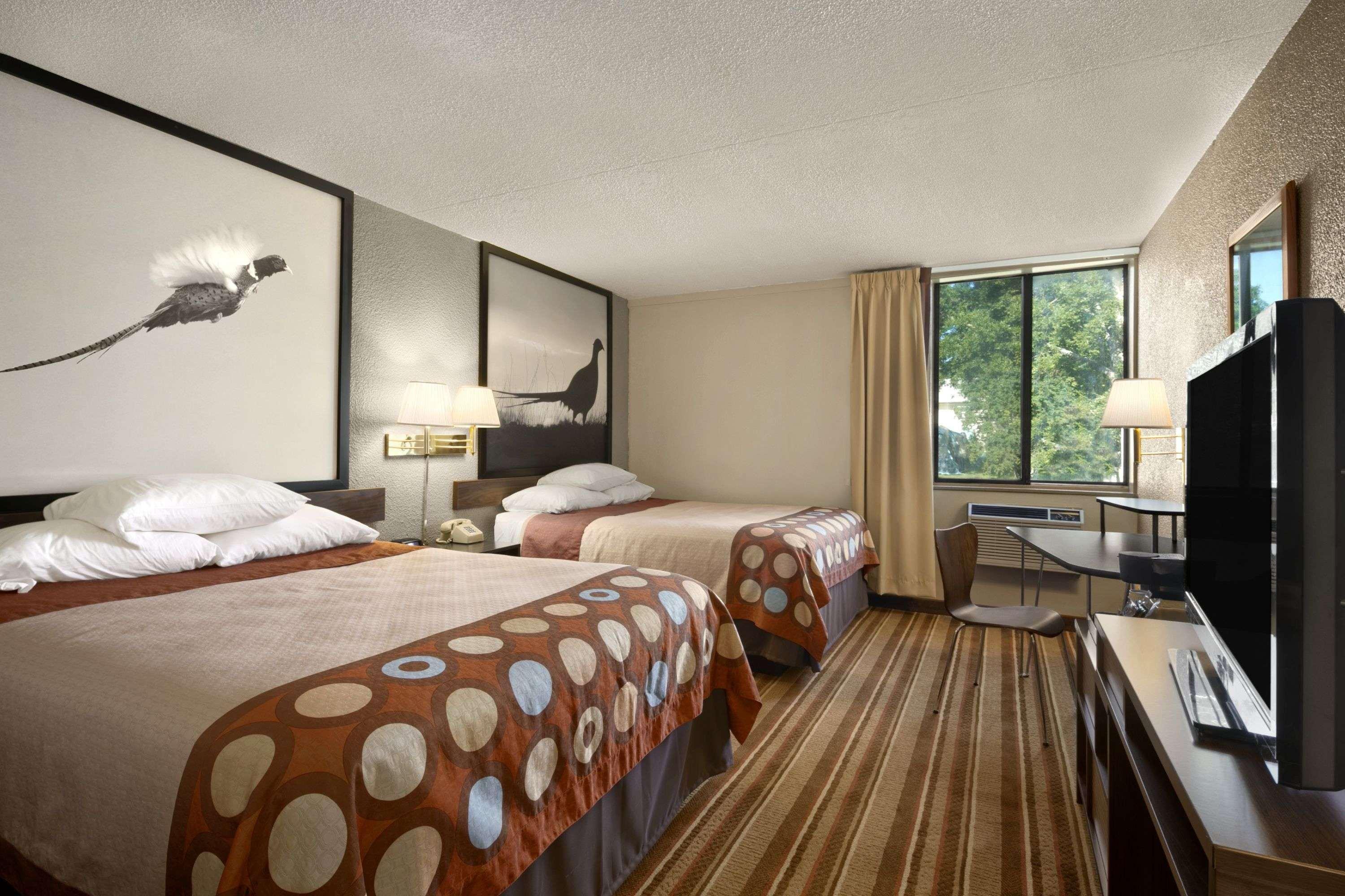 Super 8 By Wyndham Redfield Hotell Exteriör bild