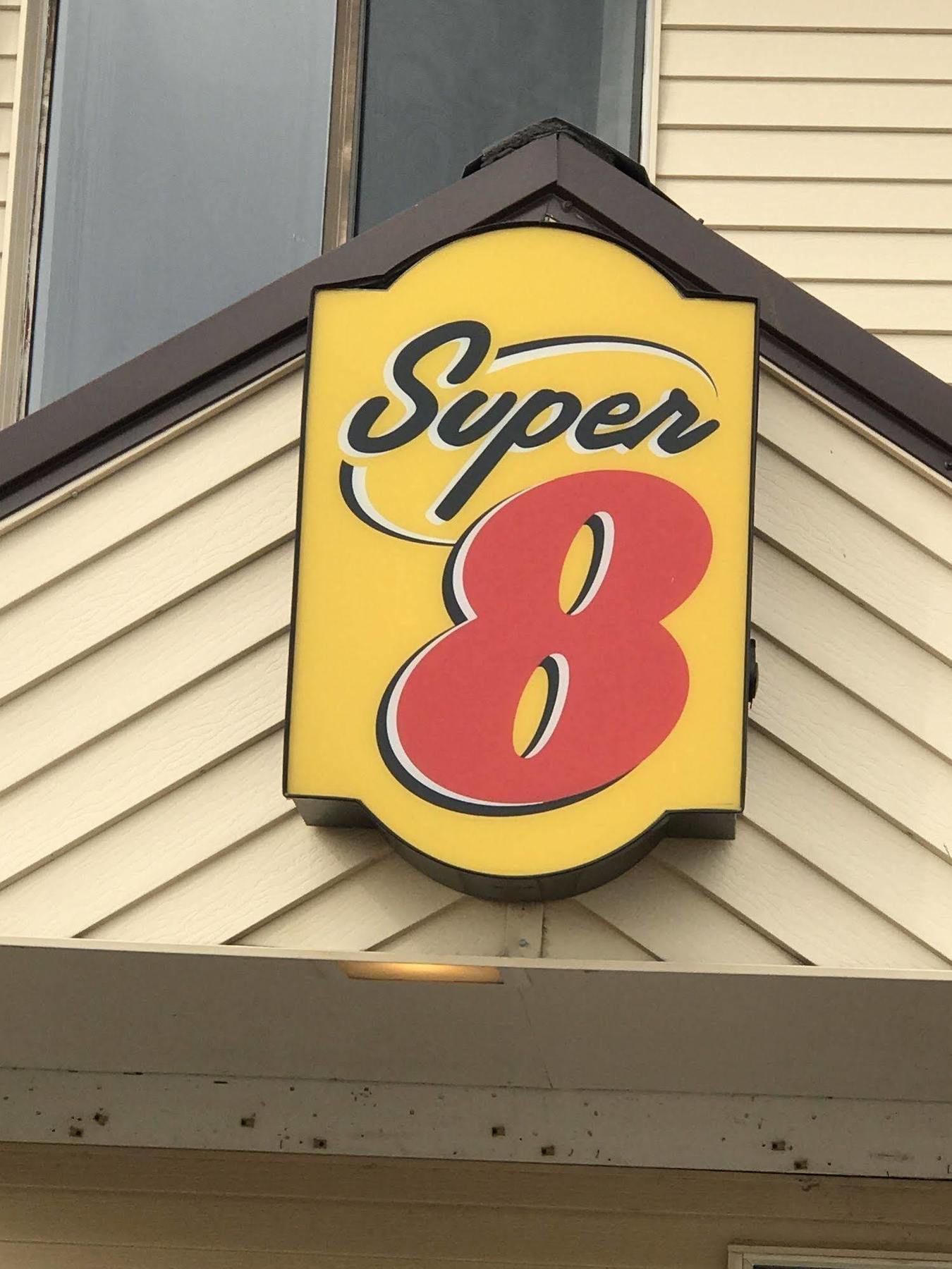 Super 8 By Wyndham Redfield Hotell Exteriör bild